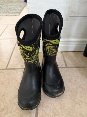 Bogs Kids Black and Lime Swirl Waterproof Rain Boots